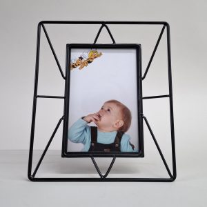 Metall-Fotorahmen, Stahldraht schwarz  10x15cm zum Aufstellen in Hochformat